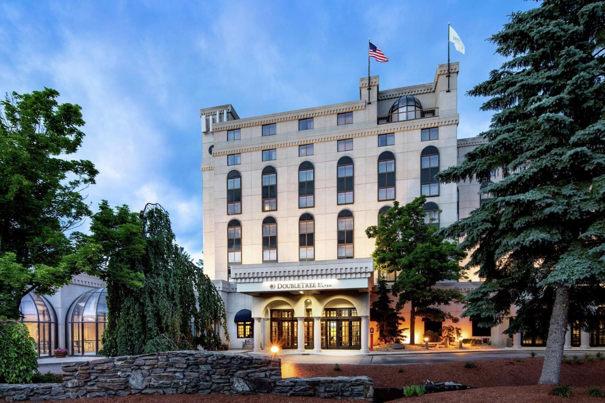 Hotel Doubletree By Hilton Nashua Exterior foto